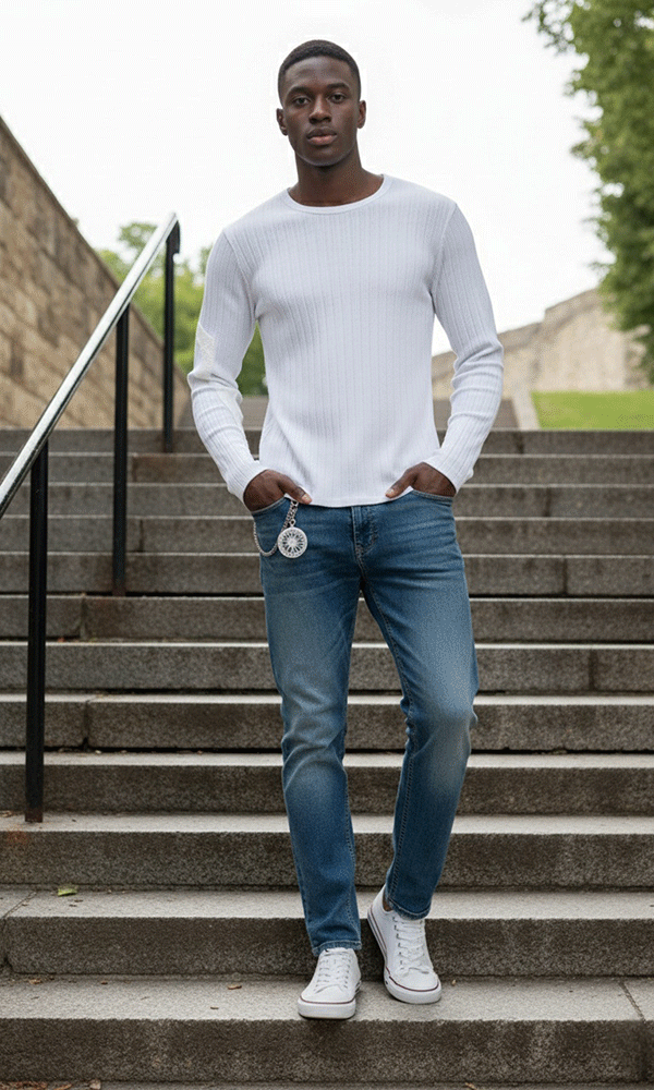 Jeans-hombre-pintado-reloj-y-camiseta-blanca-manga-larga-con-detalle2