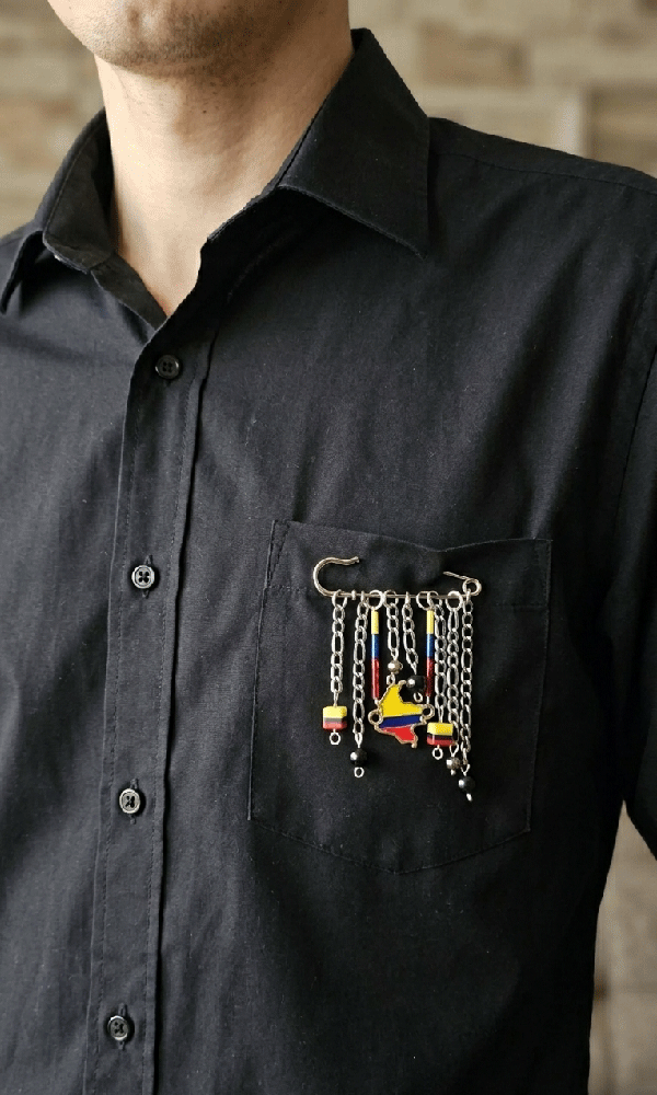 prendedor plateado Orgullo Colombiano